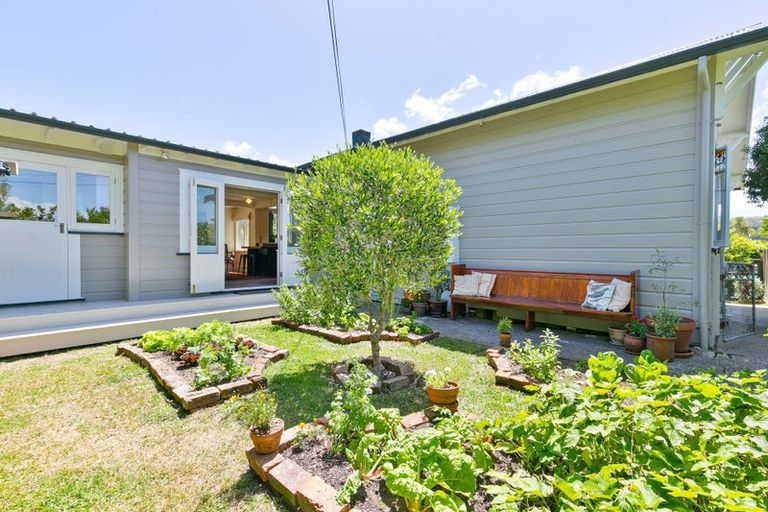Photo of property in 35 Homewood Avenue, Karori, Wellington, 6012