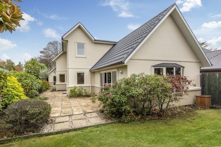 Photo of property in 43 Memorial Avenue, Ilam, Christchurch, 8053