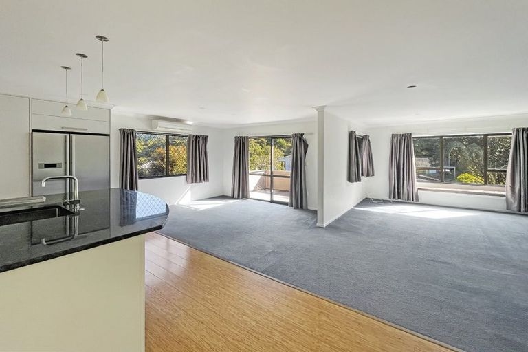 Photo of property in 2 Atahu Grove, Tirohanga, Lower Hutt, 5010
