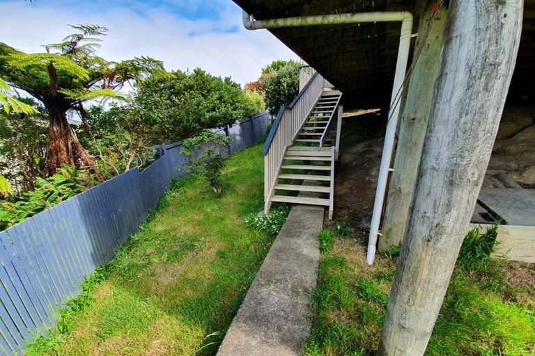 Photo of property in 47 Pokohiwi Road, Normandale, Lower Hutt, 5010