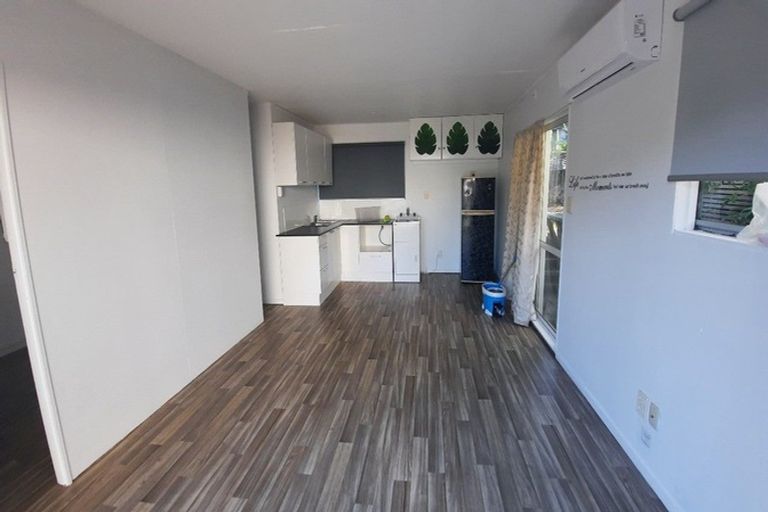 Photo of property in 5 Luxor Place, Massey, Auckland, 0614