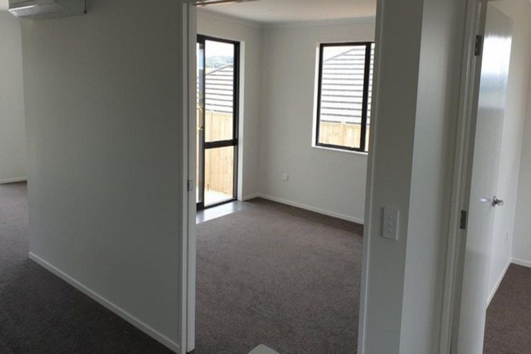 Photo of property in 10 James Elliot Way, Pokeno, 2402