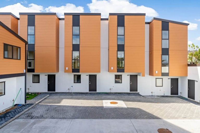 Photo of property in 3/10 Orchid Place, Te Atatu South, Auckland, 0610