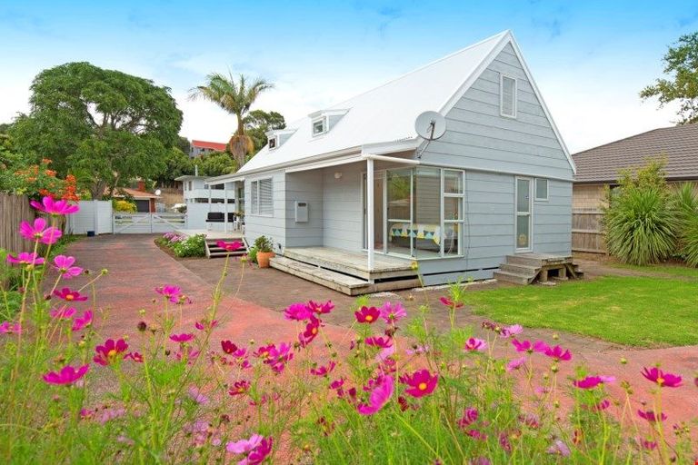 Photo of property in 25 The Circle, Manly, Whangaparaoa, 0930