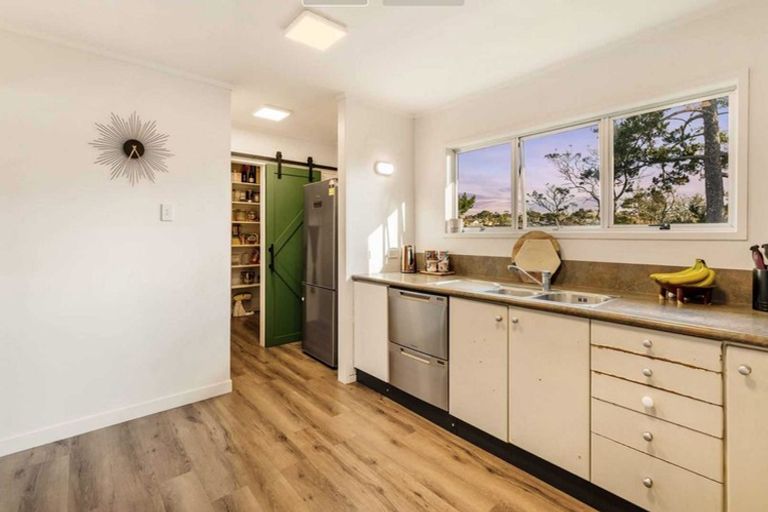 Photo of property in 93 Oreil Avenue, West Harbour, Auckland, 0618