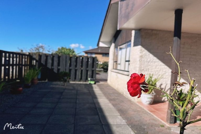 Photo of property in 32 Borrowdace Avenue, Botany Downs, Auckland, 2010