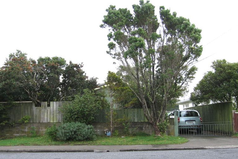 Photo of property in 33 Oswald Crescent, Paparangi, Wellington, 6037