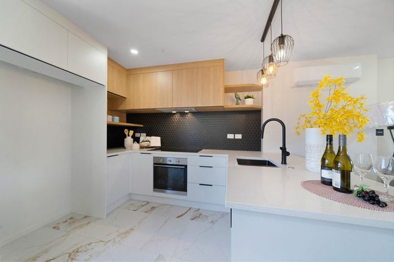 Photo of property in 11 Sarona Avenue, Glen Eden, Auckland, 0602