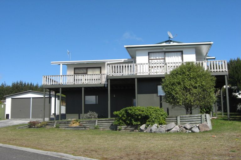 Photo of property in 4 Asher Avenue, Motuoapa, 3382