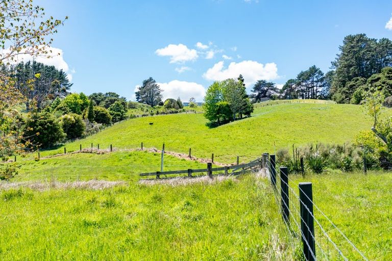 Photo of property in 103 Awa Road, Kumeu, 0891