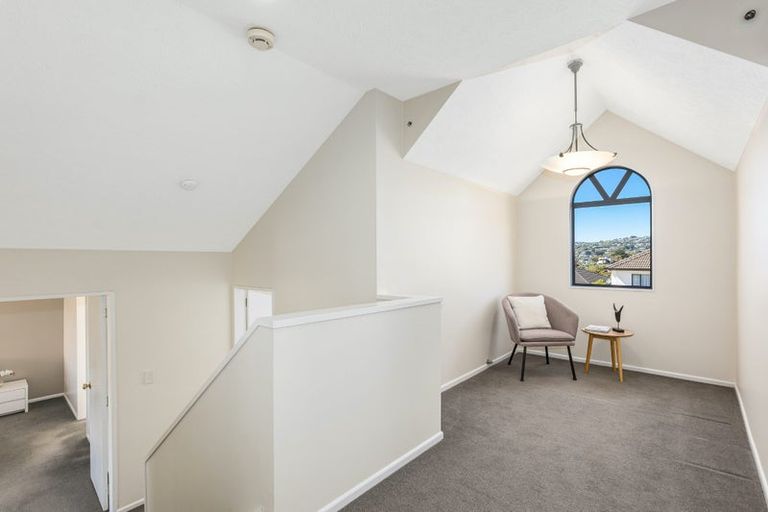 Photo of property in 122 Westchester Drive, Churton Park, Wellington, 6037