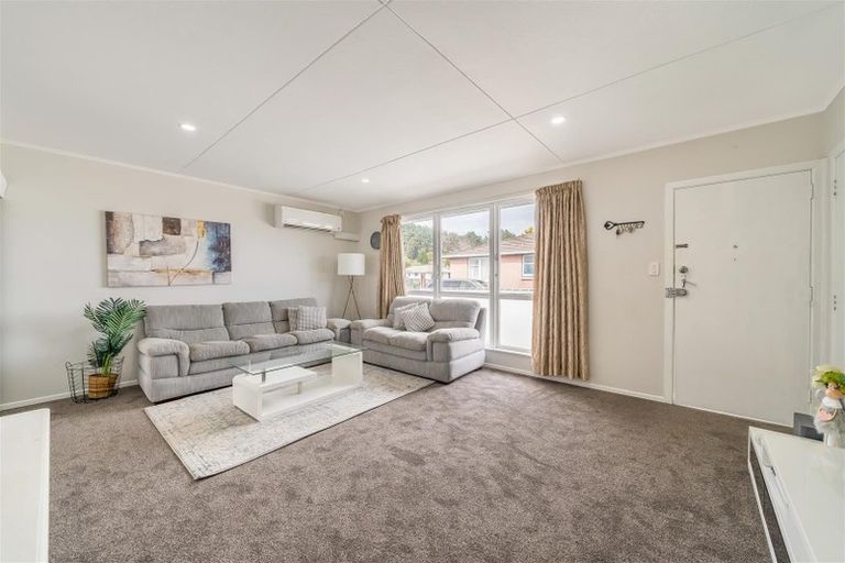 Photo of property in 2/17 Oregon Drive, Maoribank, Upper Hutt, 5018