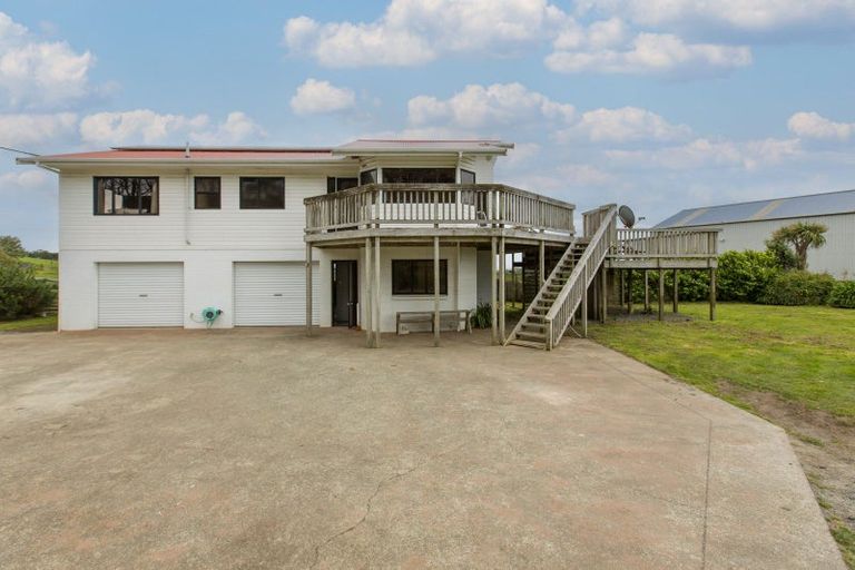 Photo of property in 106 Rehutai Road, Baylys Beach, Dargaville, 0377