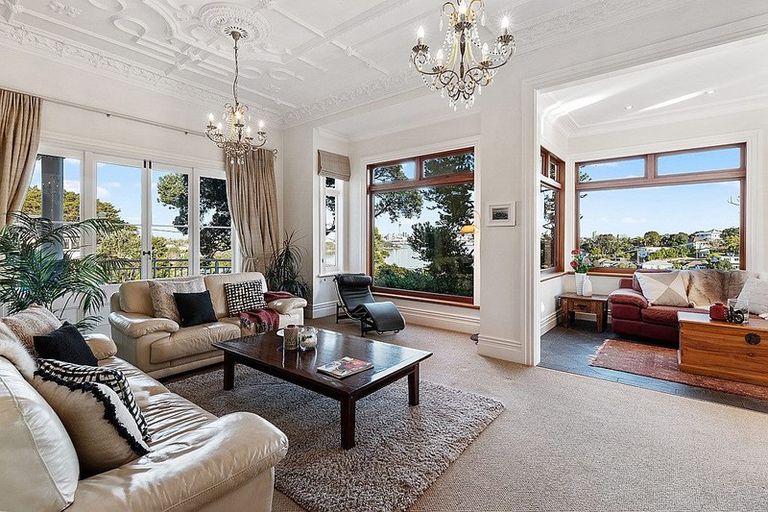 Photo of property in 49 Seaview Avenue, Northcote, Auckland, 0627