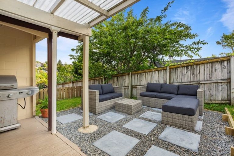 Photo of property in 2/31 Mannering Place, Hillcrest, Auckland, 0627