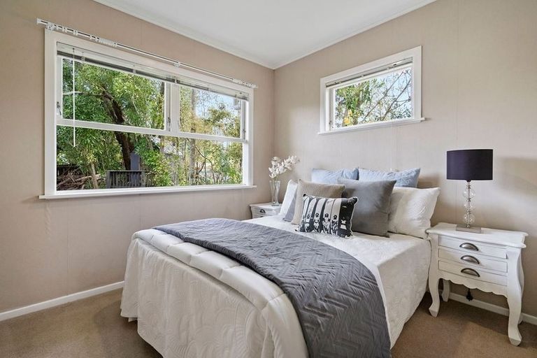 Photo of property in 1/71 Sunnynook Road, Forrest Hill, Auckland, 0620
