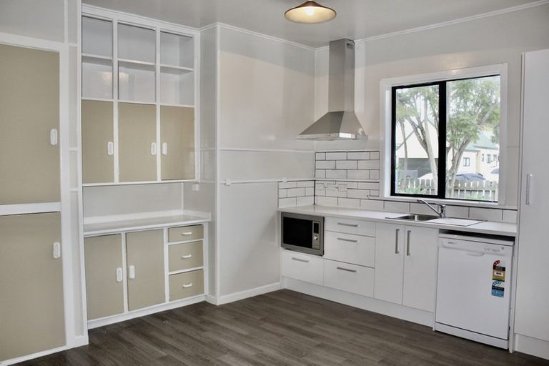 Photo of property in 28a Humphrey Kemp Avenue, Henderson, Auckland, 0612