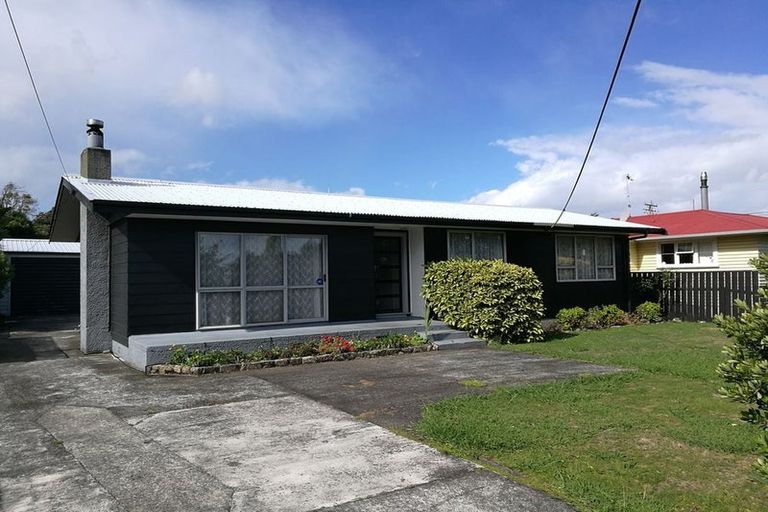 Photo of property in 75 Brandon Street, Featherston, 5710