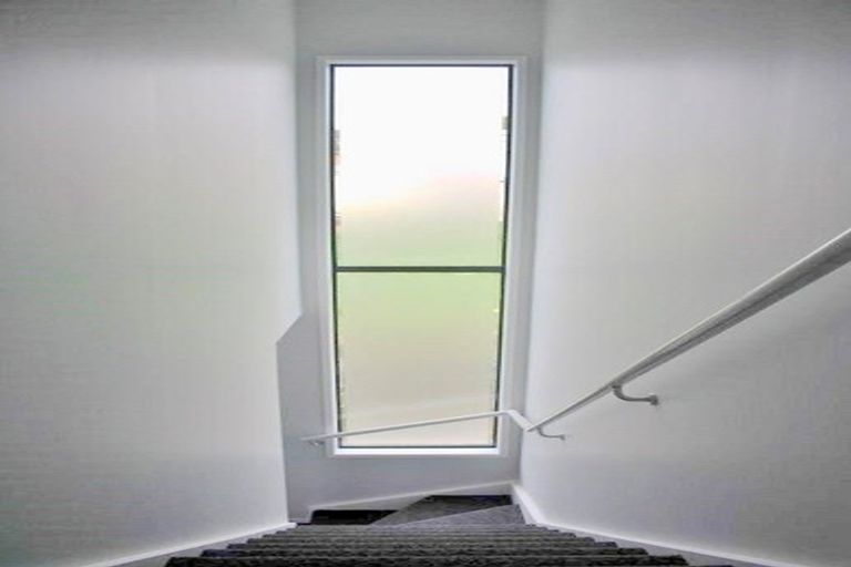 Photo of property in 16a Woodall Place, Totara Vale, Auckland, 0627