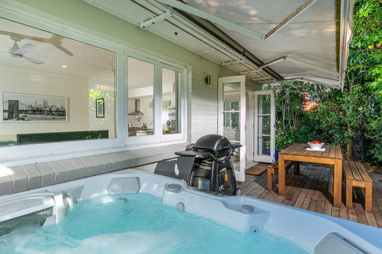 Photo of property in 1/27 Summer Street, Stanley Point, Auckland, 0624