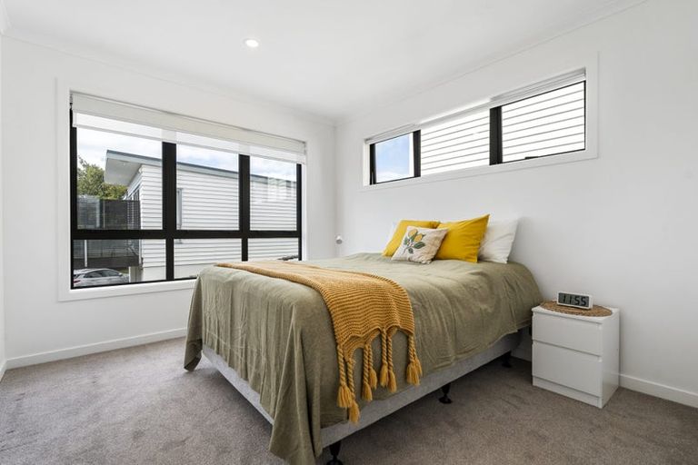 Photo of property in 562a Beach Road, Rothesay Bay, Auckland, 0630