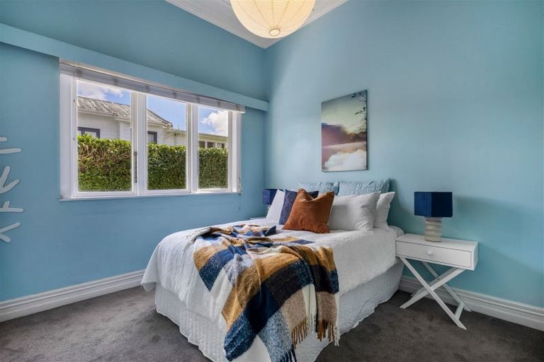 Photo of property in 151 Glenfield Road, Hillcrest, Auckland, 0626