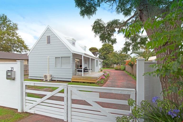 Photo of property in 25 The Circle, Manly, Whangaparaoa, 0930