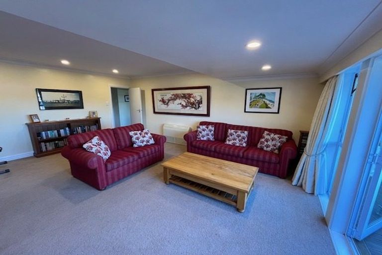 Photo of property in 18 Karachi Crescent, Khandallah, Wellington, 6035