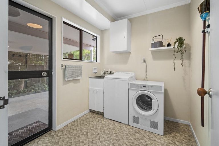 Photo of property in 3 Gladys Place, Kelvin Grove, Palmerston North, 4414