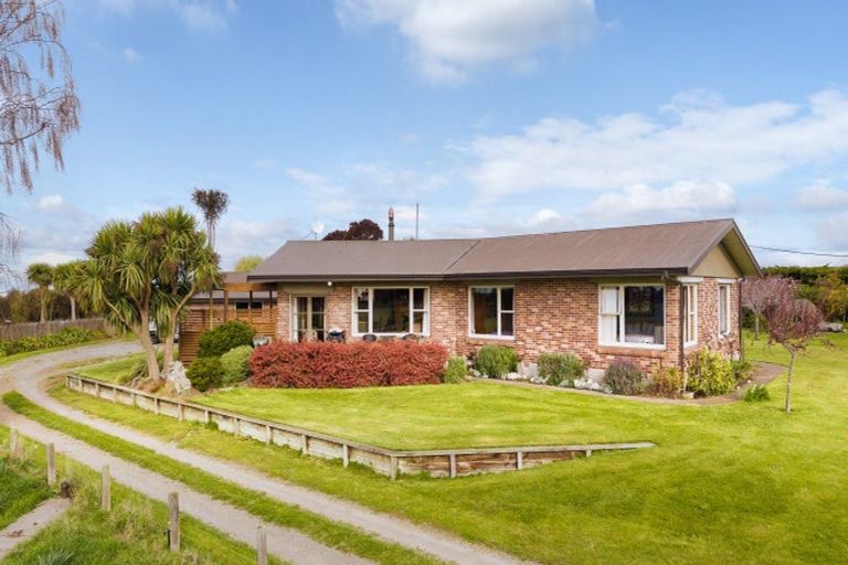 Photo of property in 229 Waihao Back Road, Waimate, 7979