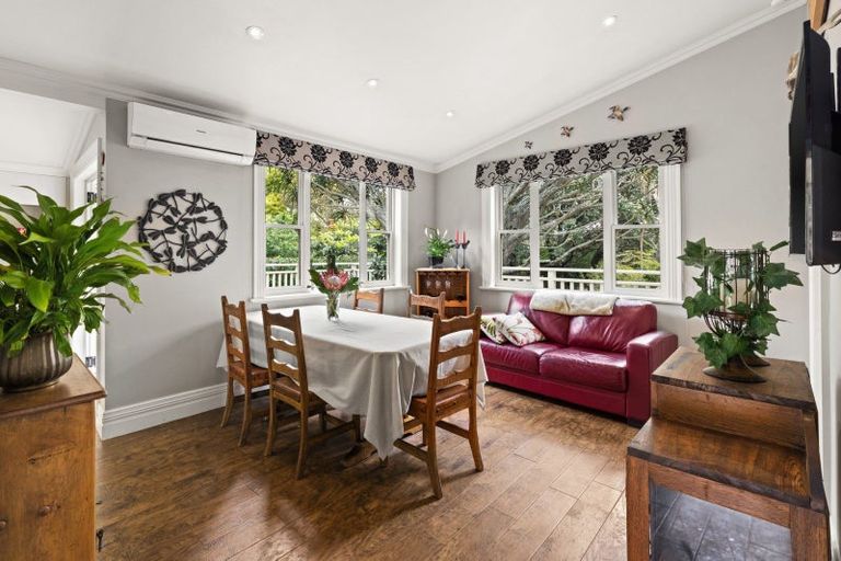 Photo of property in 4 Terrace Lane, Hospital Hill, Napier, 4110