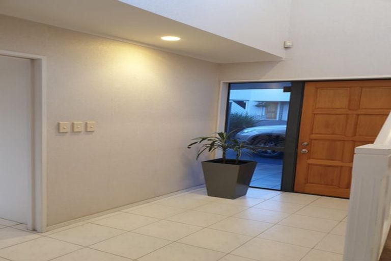 Photo of property in 8 Dunn Place, Farm Cove, Auckland, 2010