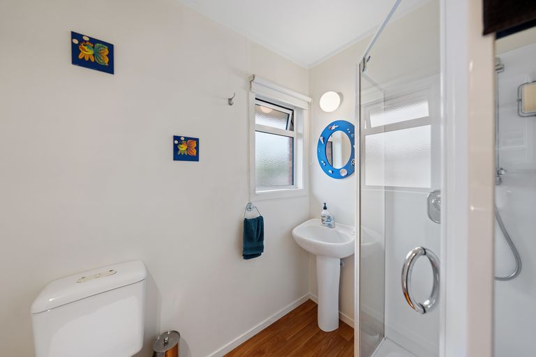 Photo of property in 3 Poto Street, Te Atatu South, Auckland, 0610