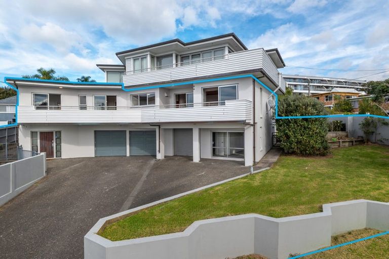 Photo of property in 1/3 Garadice Road, Rothesay Bay, Auckland, 0630