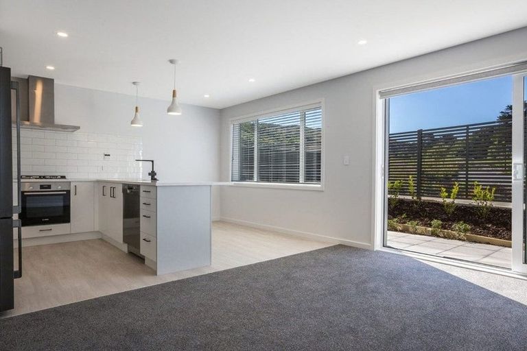 Photo of property in 6 Parekareka Lane, Kenepuru, Porirua, 5022