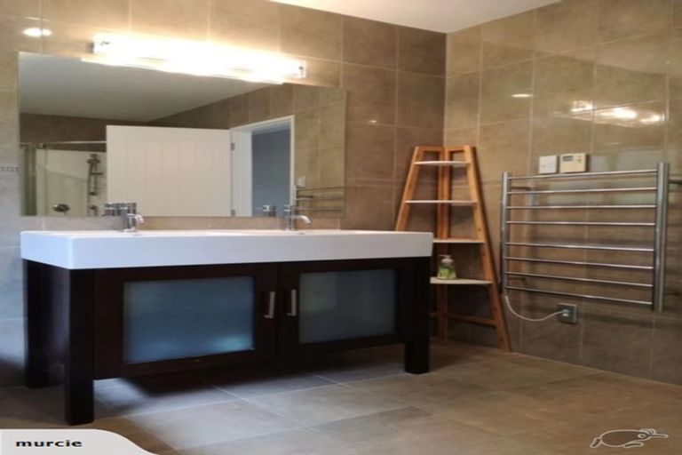 Photo of property in 8 Ilam Lane, Fairview Heights, Auckland, 0632