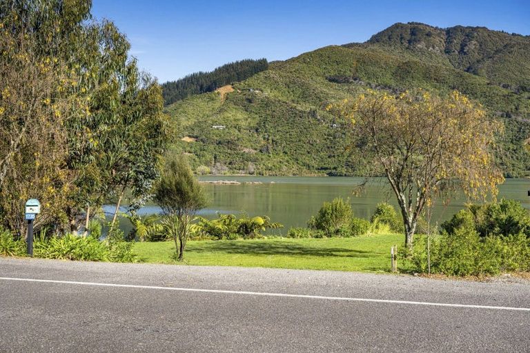 Photo of property in 1735 Queen Charlotte Drive, Linkwater, Picton, 7281