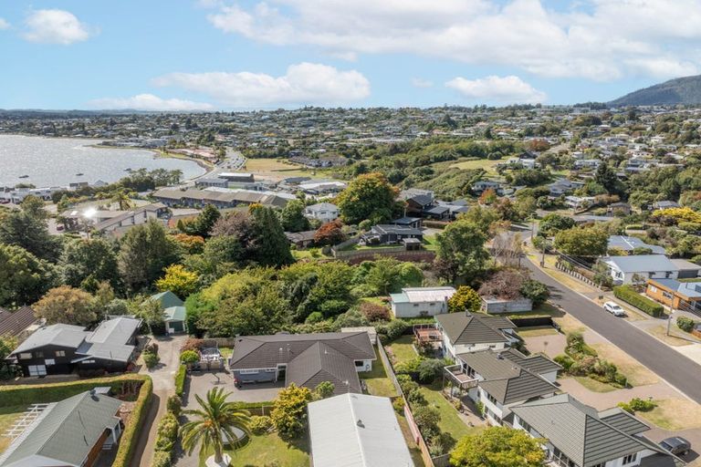 Photo of property in 2 Pipi Street, Two Mile Bay, Taupo, 3330