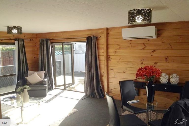 Photo of property in 1/202 Te Atatu Road, Te Atatu South, Auckland, 0610