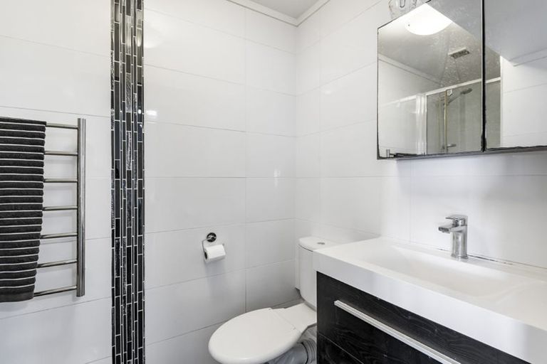 Photo of property in 1/38 Birkdale Road, Birkdale, Auckland, 0626
