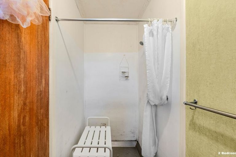 Photo of property in 42 Simons Street, Moturoa, New Plymouth, 4310