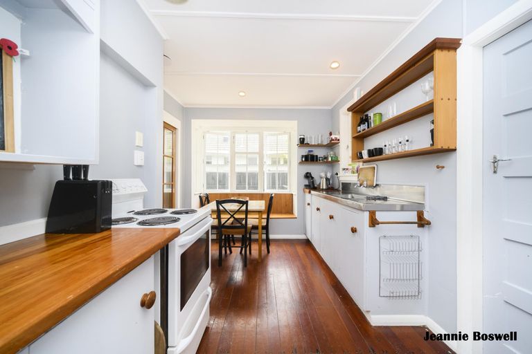 Photo of property in 654 Featherston Street, Roslyn, Palmerston North, 4414