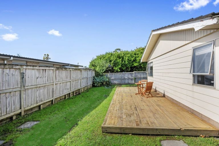 Photo of property in 3/100 Royal Road, Massey, Auckland, 0614