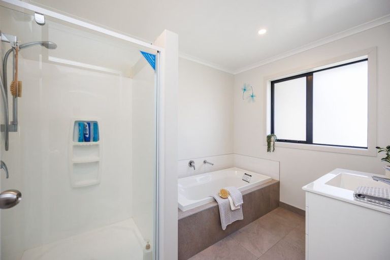 Photo of property in 12 Gibraltar Way, Fitzherbert, Palmerston North, 4410