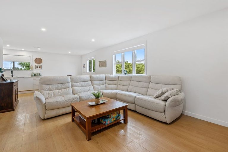 Photo of property in 31 Karaka Street, Helensville, 0800