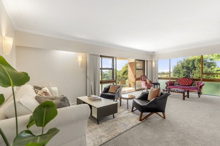 Photo of property in 1/108 Ocean View Road, Northcote, Auckland, 0627