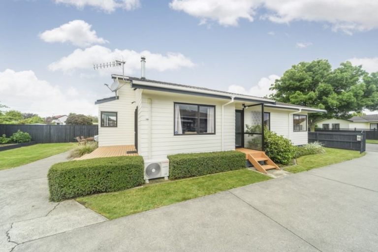 Photo of property in 75 Geraldine Crescent, Cloverlea, Palmerston North, 4412