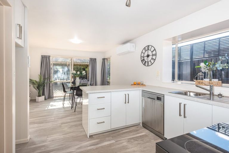 Photo of property in 2/116 Yaldhurst Road, Sockburn, Christchurch, 8042