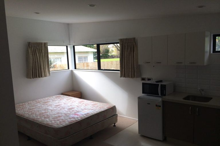 Photo of property in 34 House Avenue, Mangere Bridge, Auckland, 2022