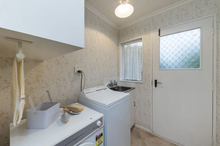 Photo of property in 6 Chertsey Court, Roslyn, Palmerston North, 4414